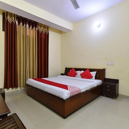 Oyo 28027 Hotel Dhruv Mandi Exterior foto