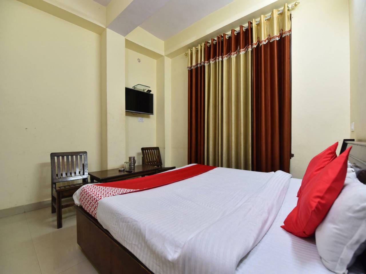 Oyo 28027 Hotel Dhruv Mandi Exterior foto