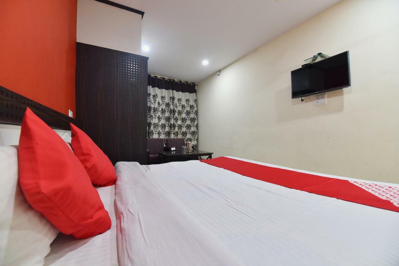 Oyo 28027 Hotel Dhruv Mandi Exterior foto
